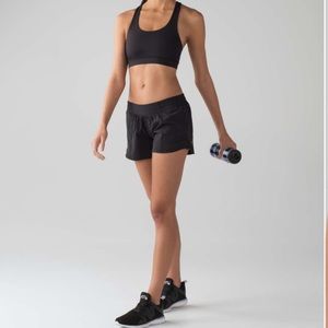 Women’s Lululemon Hotty Hot Long 4” Black Shorts Size 6 Running Mesh Pockets